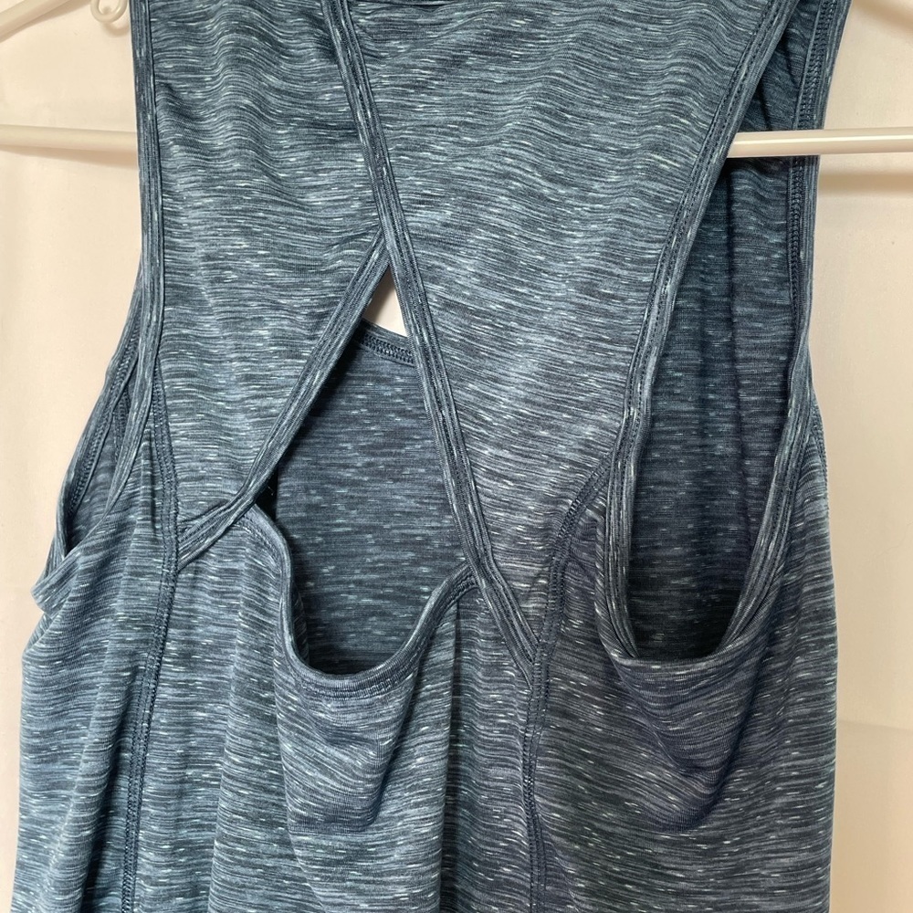Old Navy/ Active Go-Dry sleeveless workout top - Picture 5 of 6